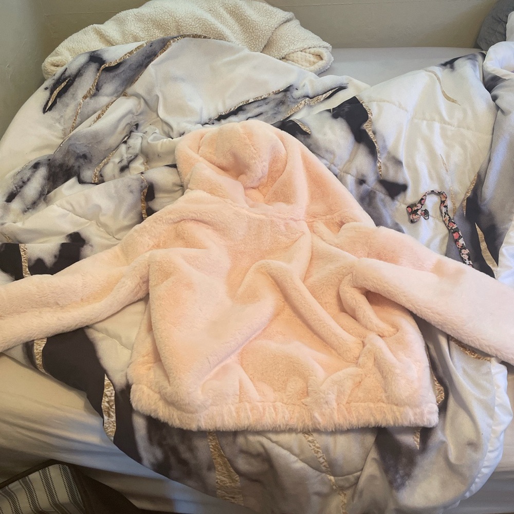 Fuzzy jacket - Picture 2 of 4